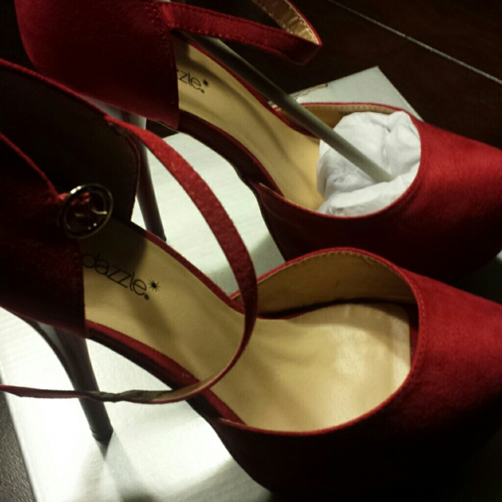 Red heels - Picture 2 of 3